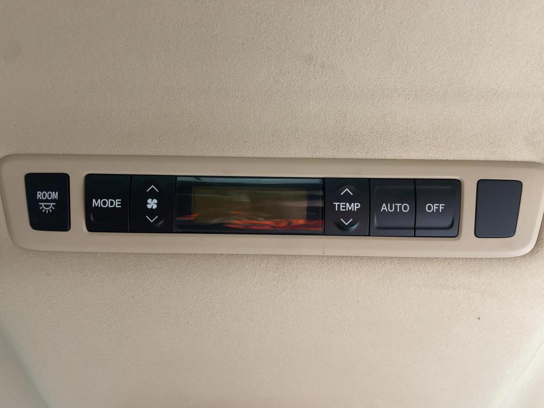 Photo '23' of Toyota Alphard