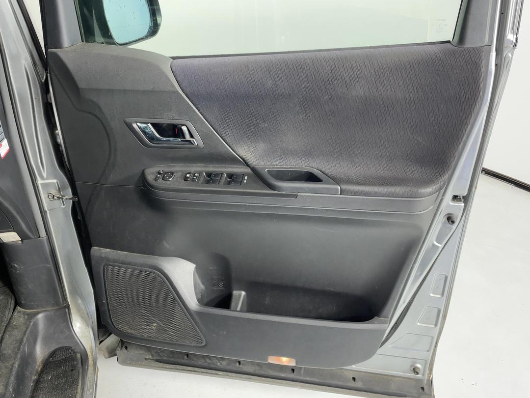 Photo '12' of Toyota Alphard Vellfire Photo '12' of Toyota Alphard Vellfire