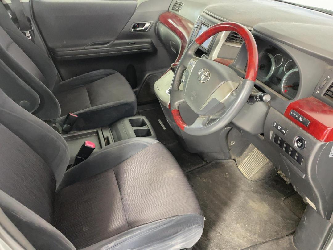 Photo '13' of Toyota Alphard Vellfire Photo '13' of Toyota Alphard Vellfire