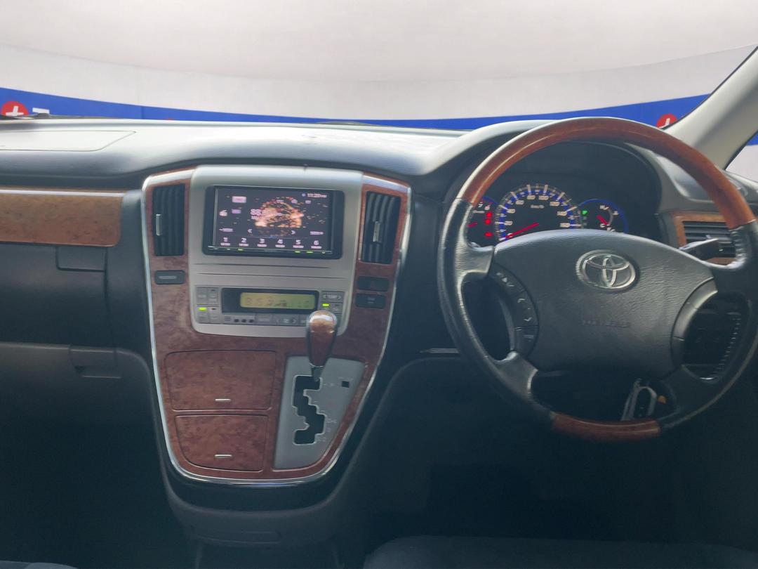 Photo '17' of Toyota Alphard