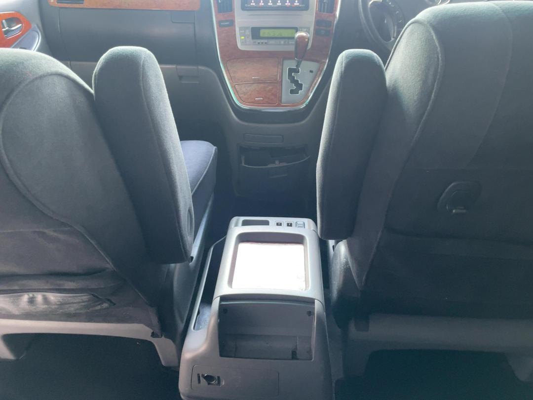 Photo '18' of Toyota Alphard