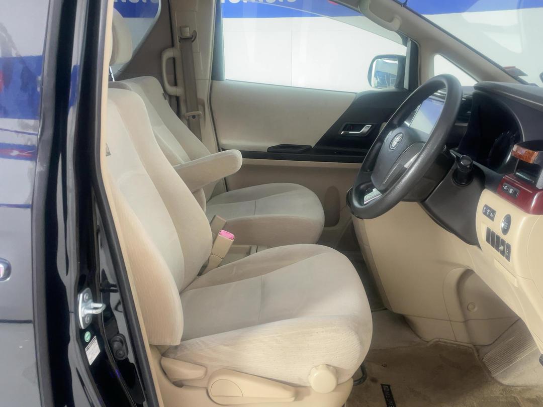 Photo '16' of Toyota Alphard