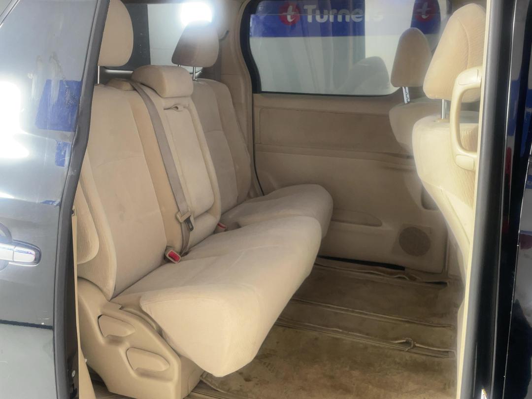 Photo '19' of Toyota Alphard
