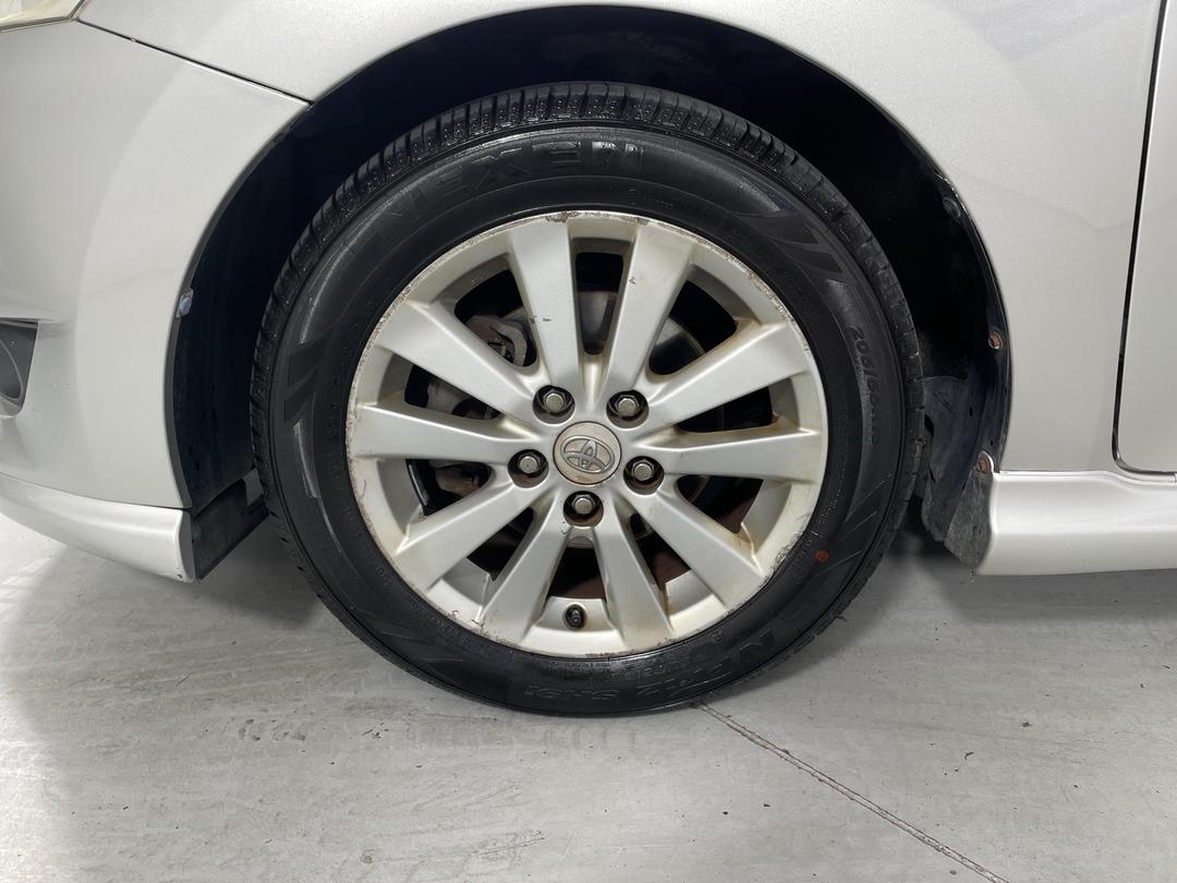 Photo '10' of Toyota Auris