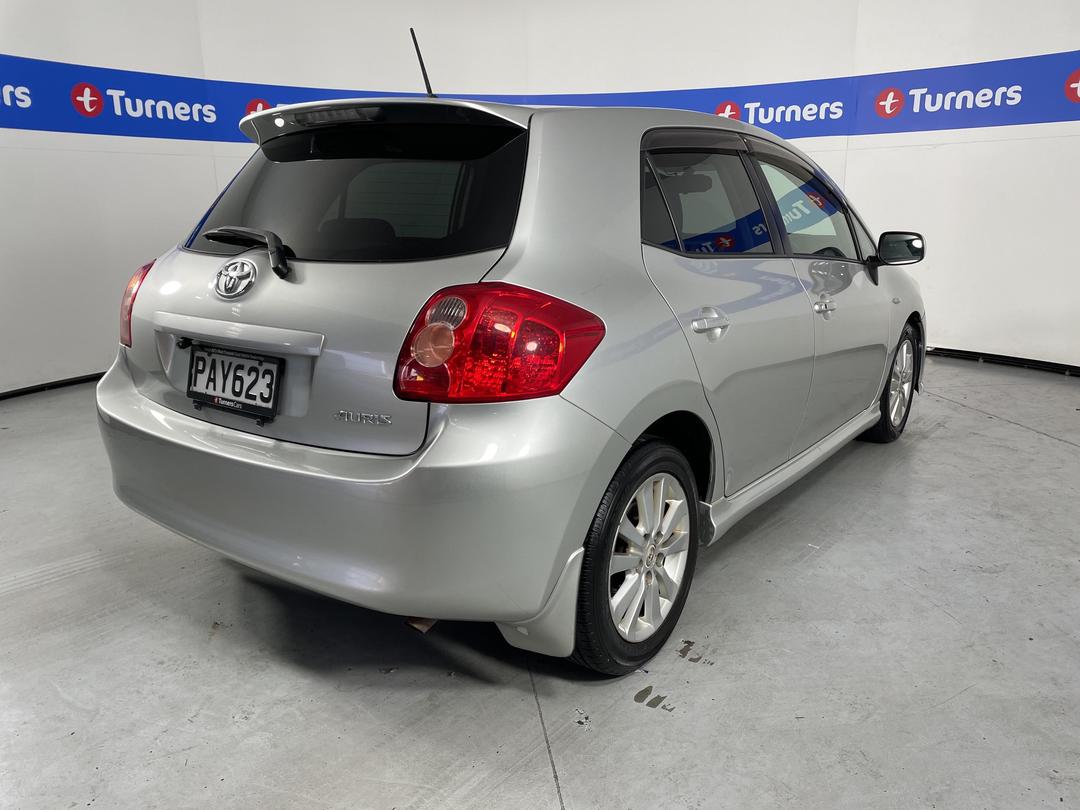 Photo '7' of Toyota Auris