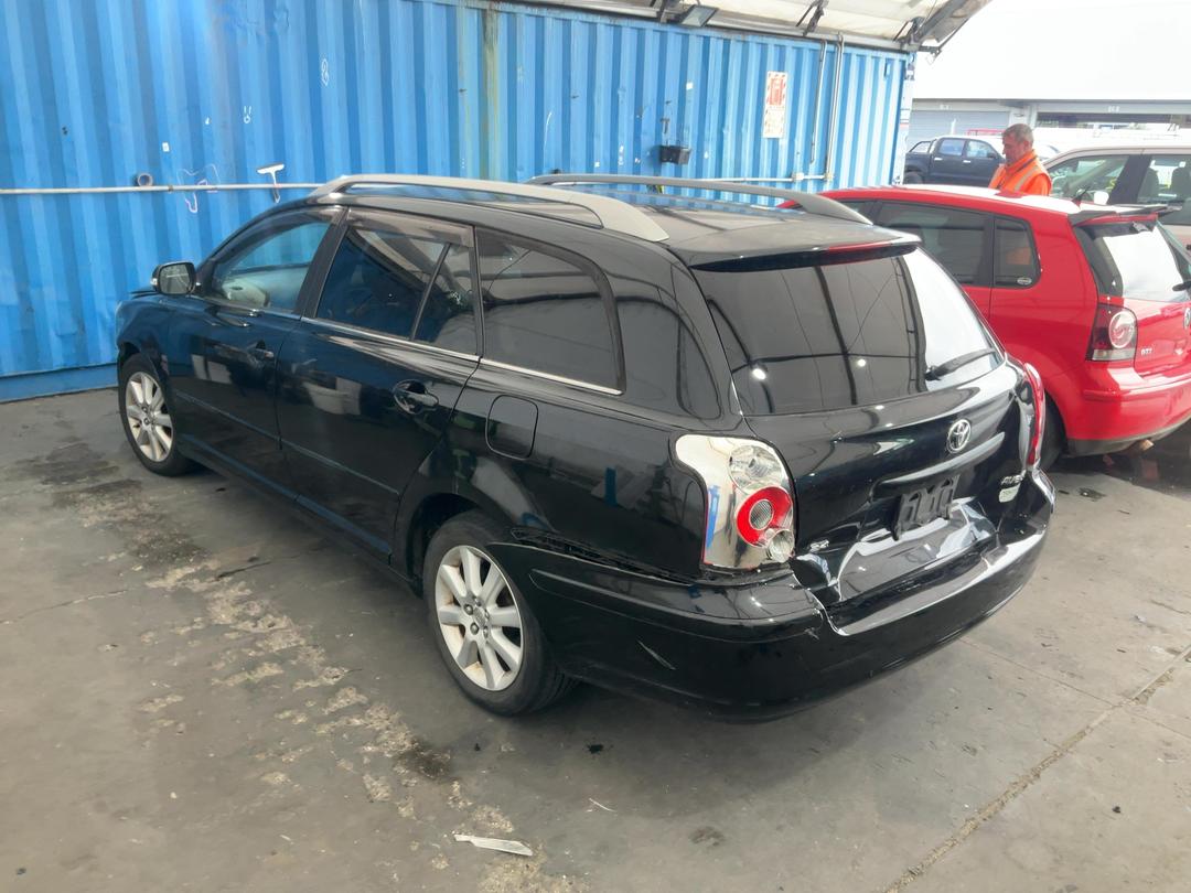 Photo '10' of Toyota Avensis