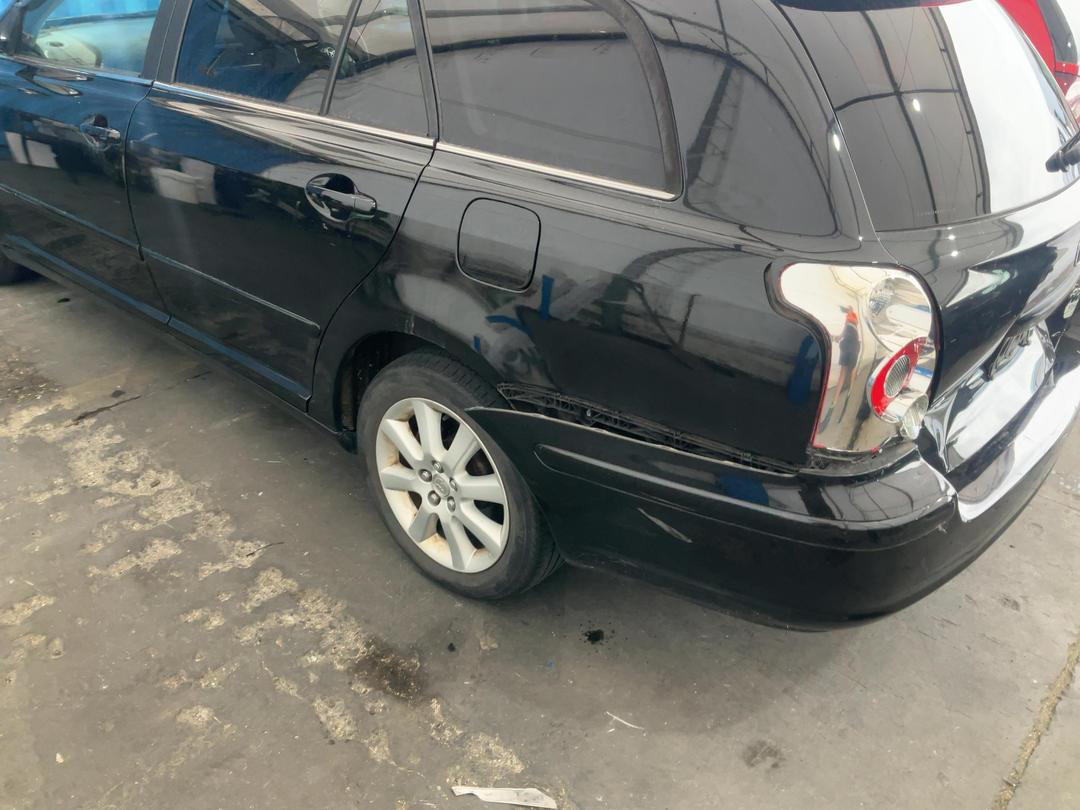 Photo '11' of Toyota Avensis