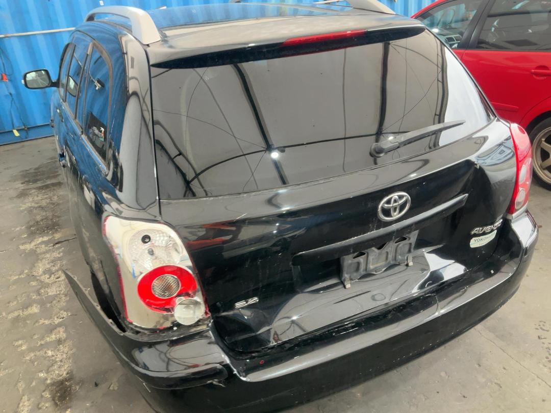 Photo '12' of Toyota Avensis