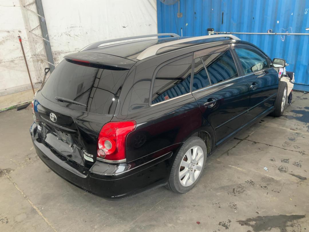 Photo '13' of Toyota Avensis