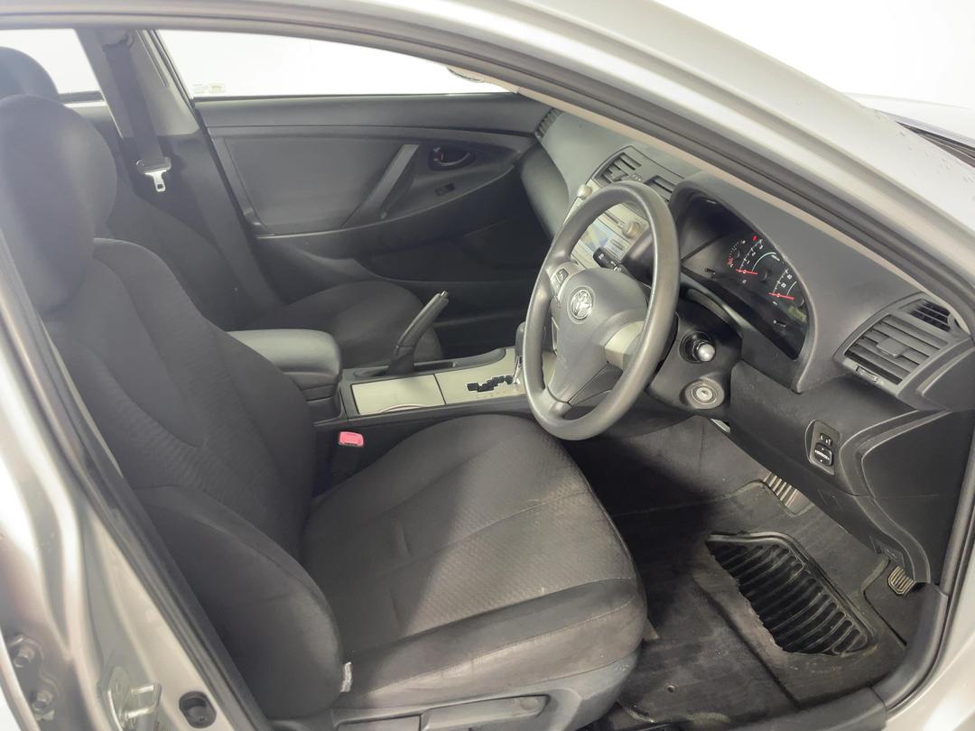 Photo '16' of Toyota Camry
