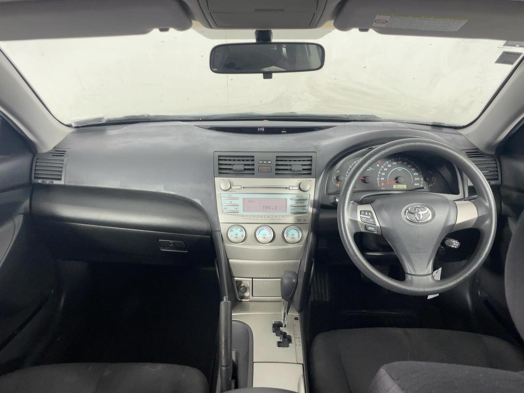 Photo '17' of Toyota Camry