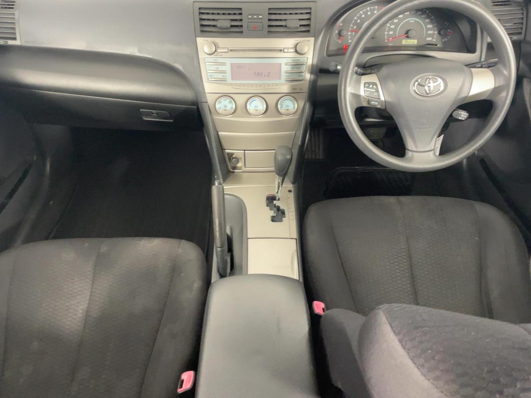 Photo '18' of Toyota Camry