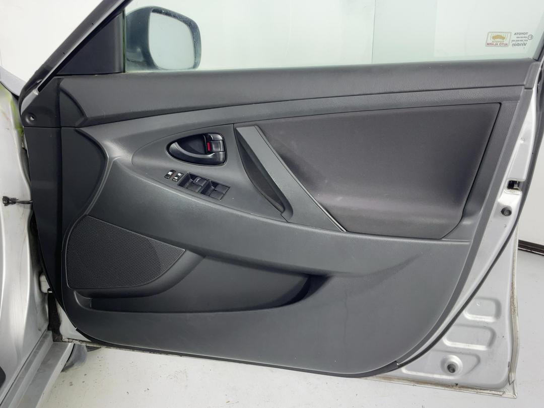Photo '15' of Toyota Camry