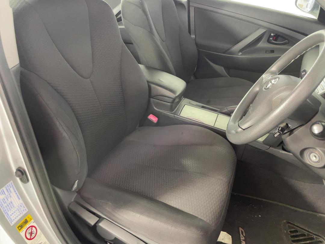 Photo '16' of Toyota Camry
