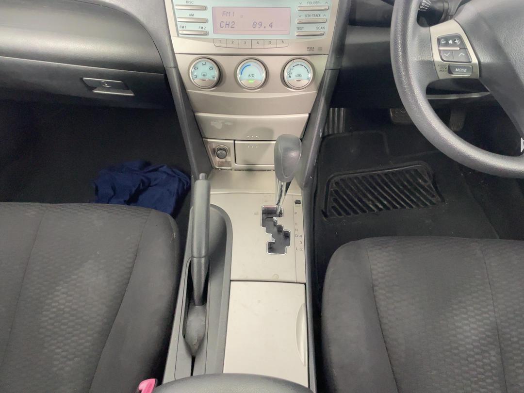 Photo '18' of Toyota Camry