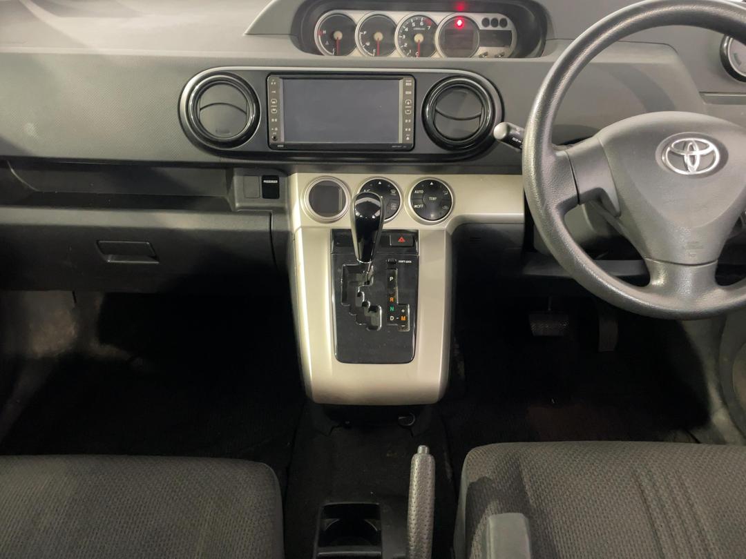Photo '18' of Toyota Corolla