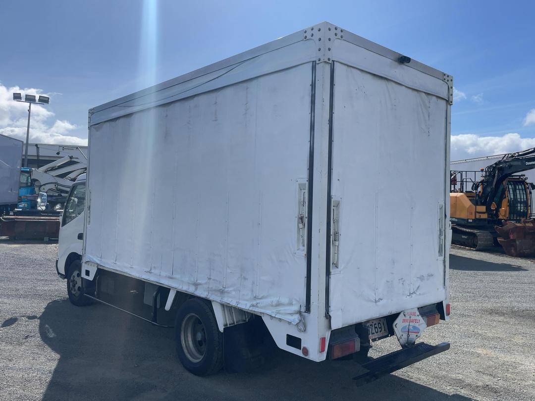 Photo '6' of Toyota Dyna XZU348 Curtainsider