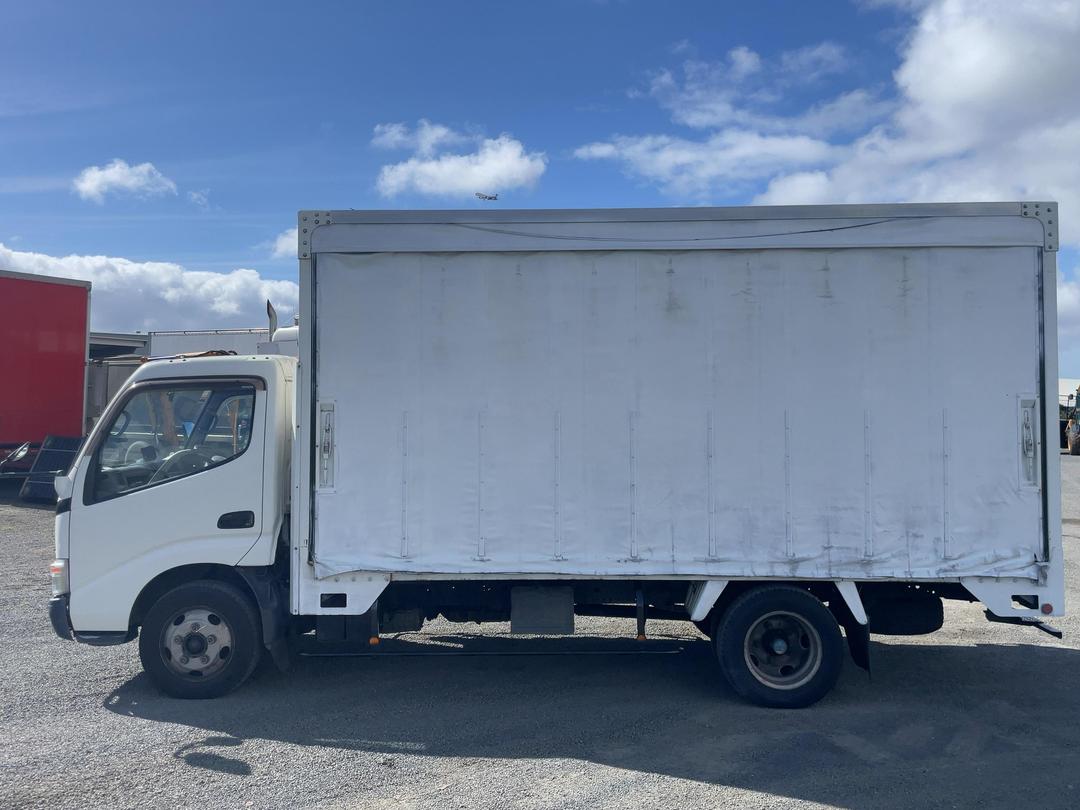 Photo '8' of Toyota Dyna XZU348 Curtainsider