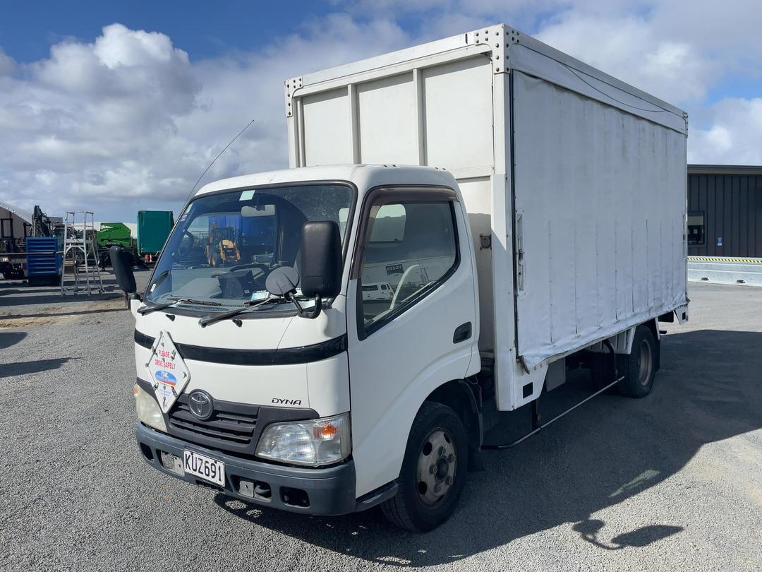Photo '9' of Toyota Dyna XZU348 Curtainsider