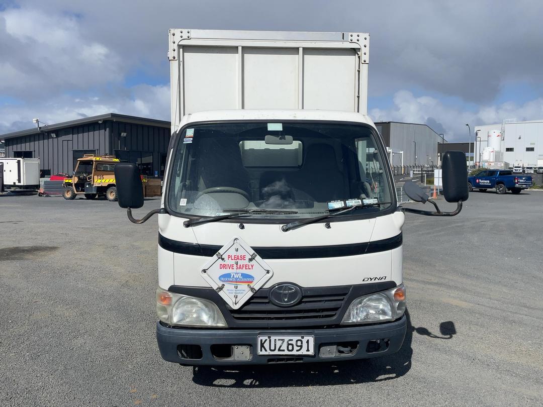 Photo '10' of Toyota Dyna XZU348 Curtainsider