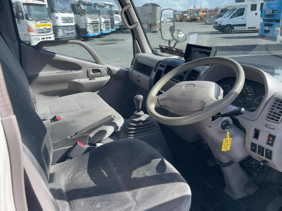 Photo '11' of Toyota Dyna XZU348 Curtainsider