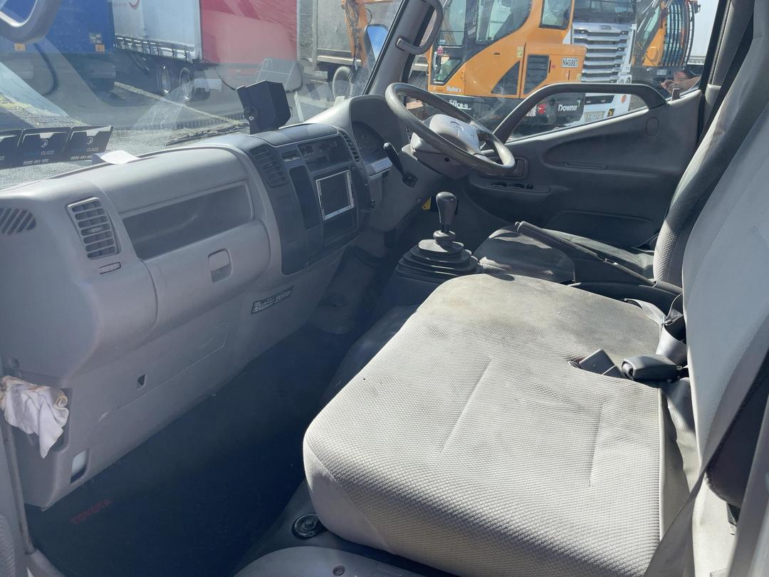 Photo '20' of Toyota Dyna XZU348 Curtainsider