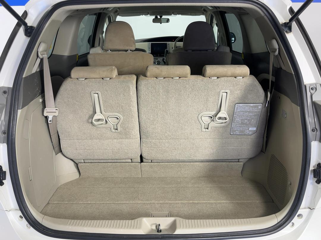 Photo '14' of Toyota Estima