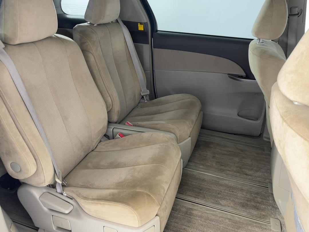 Photo '19' of Toyota Estima