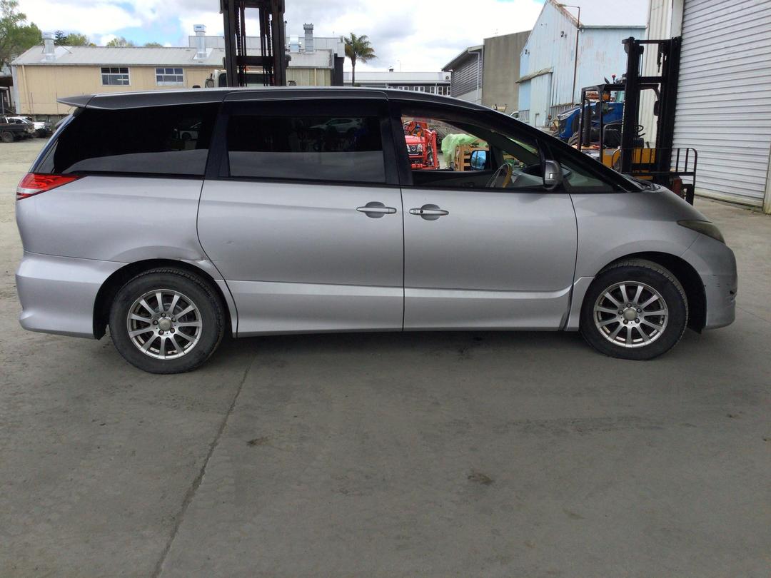 Photo '8' of Toyota Estima Photo '8' of Toyota Estima
