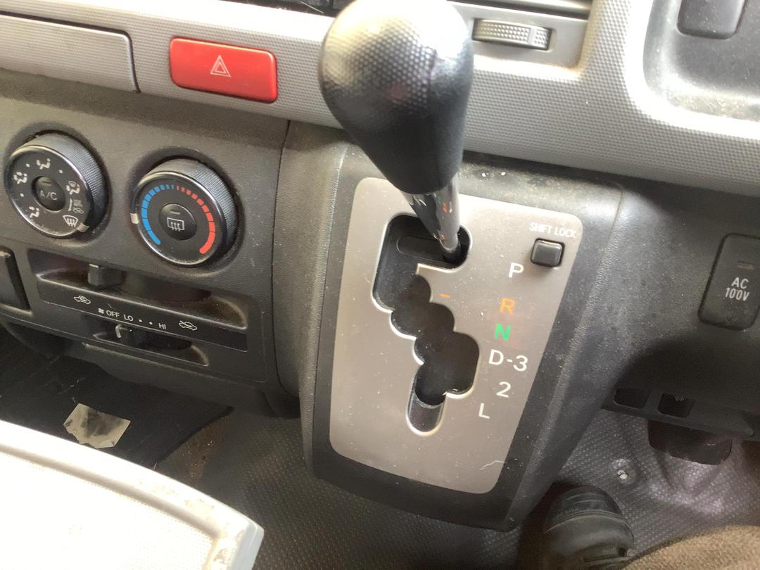 Photo '17' of Toyota Hiace