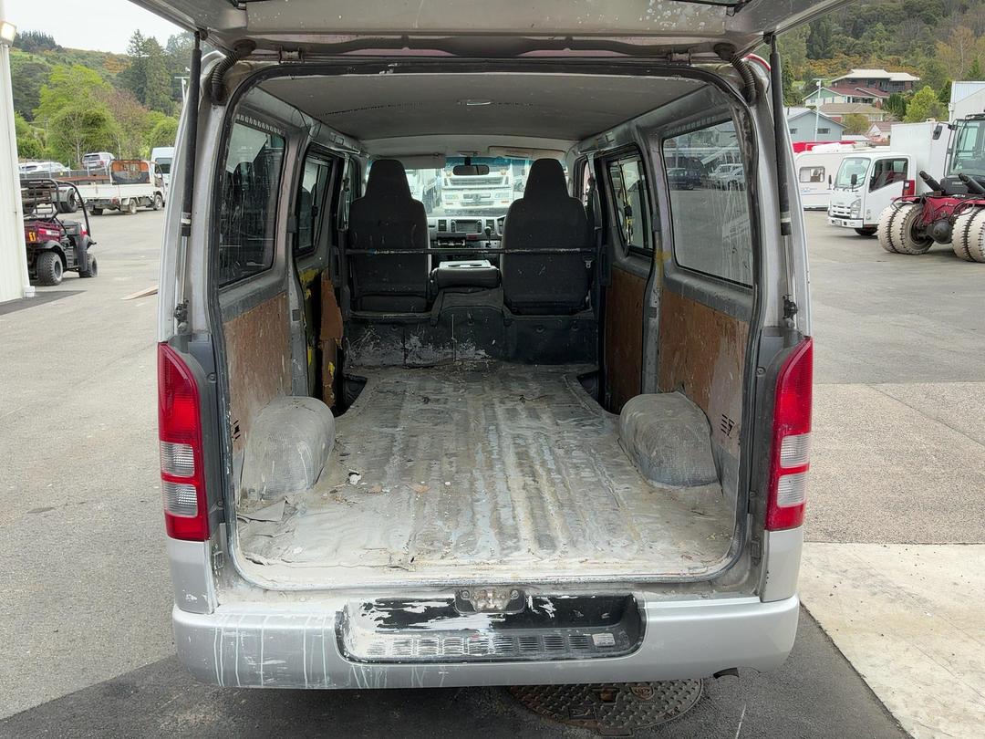 Photo '16' of Toyota Hiace Regius ACE Photo '16' of Toyota Hiace Regius ACE
