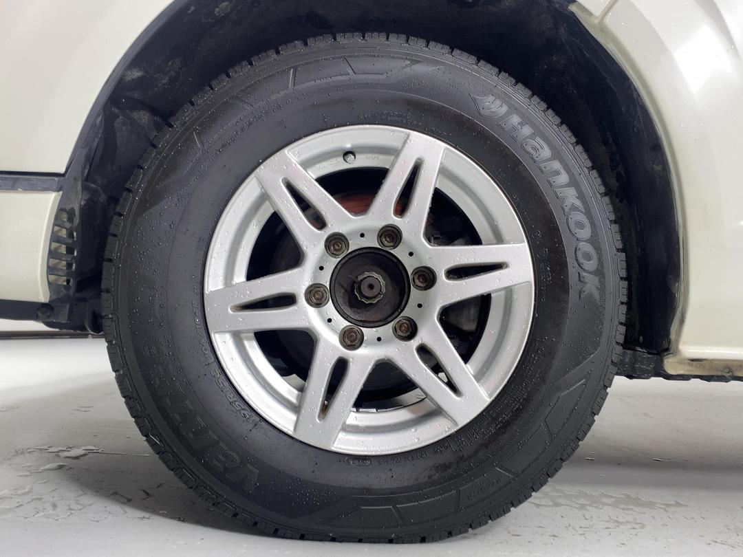 Photo '10' of Toyota Hiace