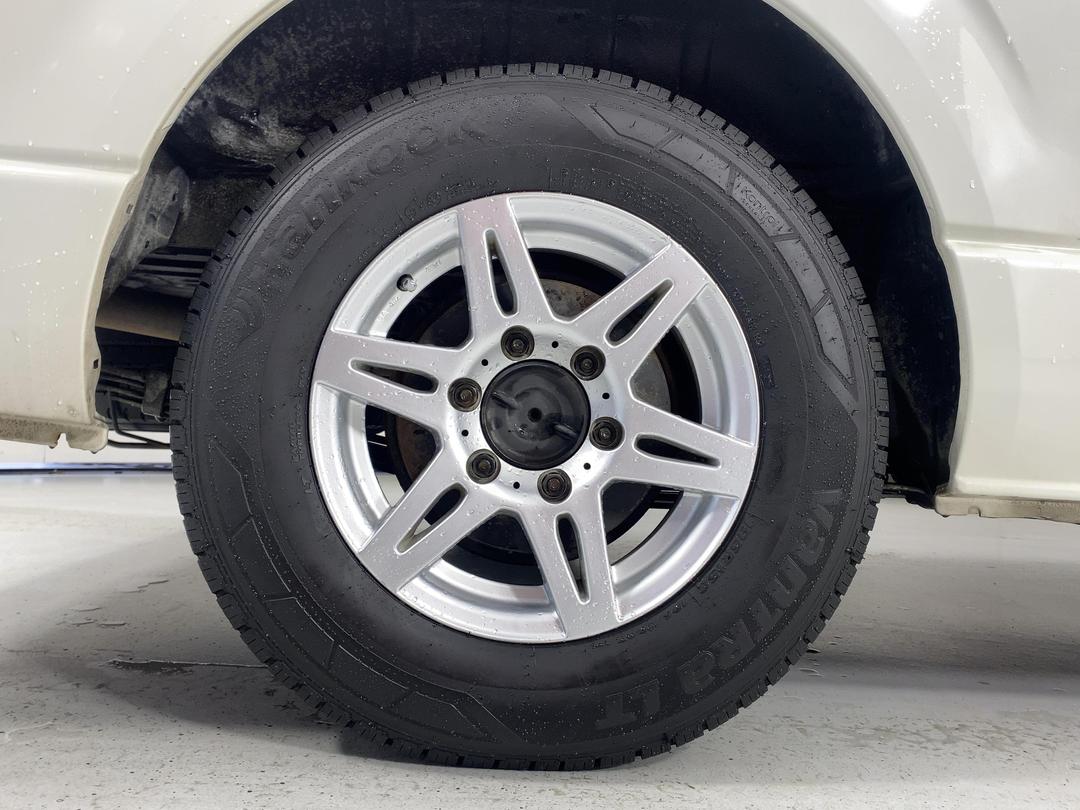Photo '12' of Toyota Hiace