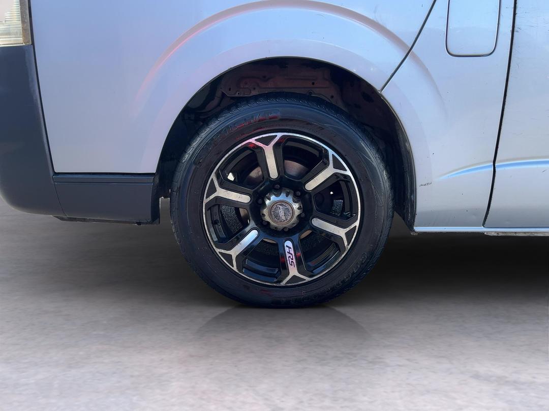 Photo '10' of Toyota Hiace