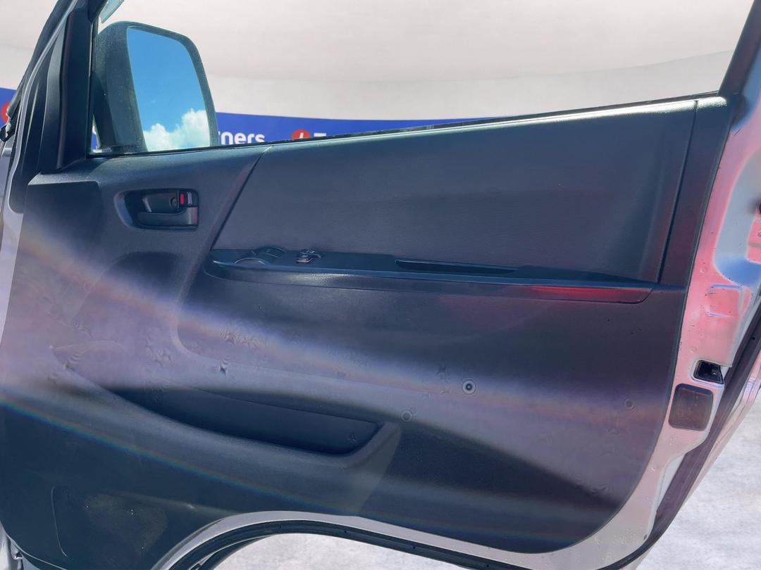 Photo '15' of Toyota Hiace