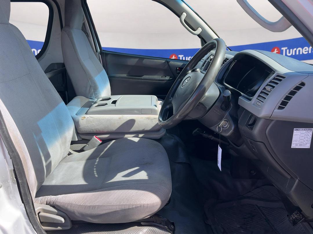 Photo '16' of Toyota Hiace
