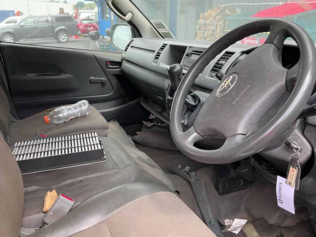 Photo '10' of Toyota Hiace T Photo '10' of Toyota Hiace T