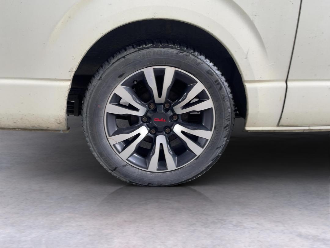 Photo '10' of Toyota Hiace Regius  ACE
