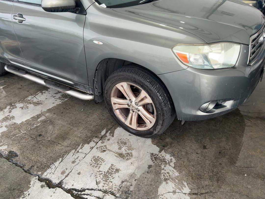 Photo '2' of Toyota Highlander LTD WGN5