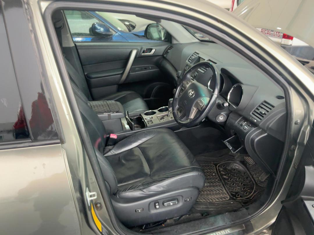 Photo '18' of Toyota Highlander LTD WGN5