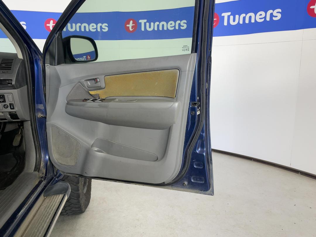 Photo '13' of Toyota Hilux TD SR5 DCU