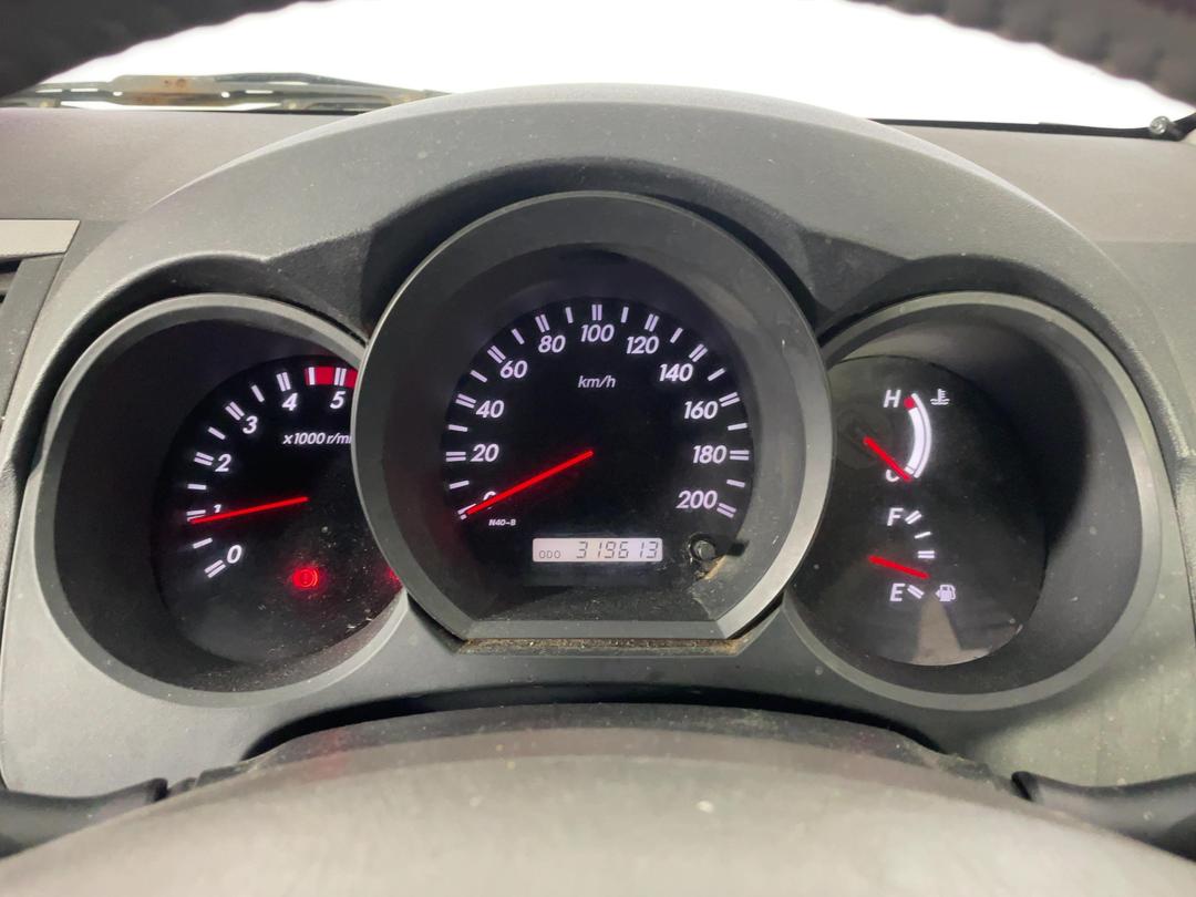 Photo '19' of Toyota Hilux TD SR5 DCU