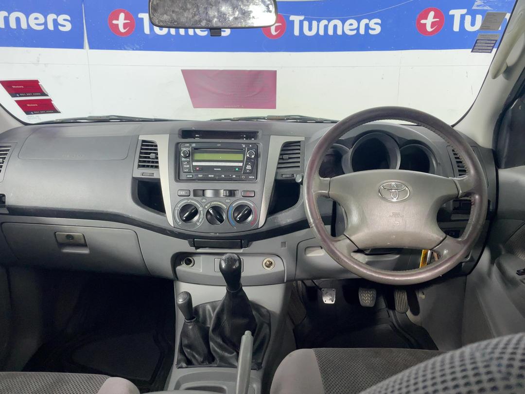 Photo '15' of Toyota Hilux TD SR5 DCU