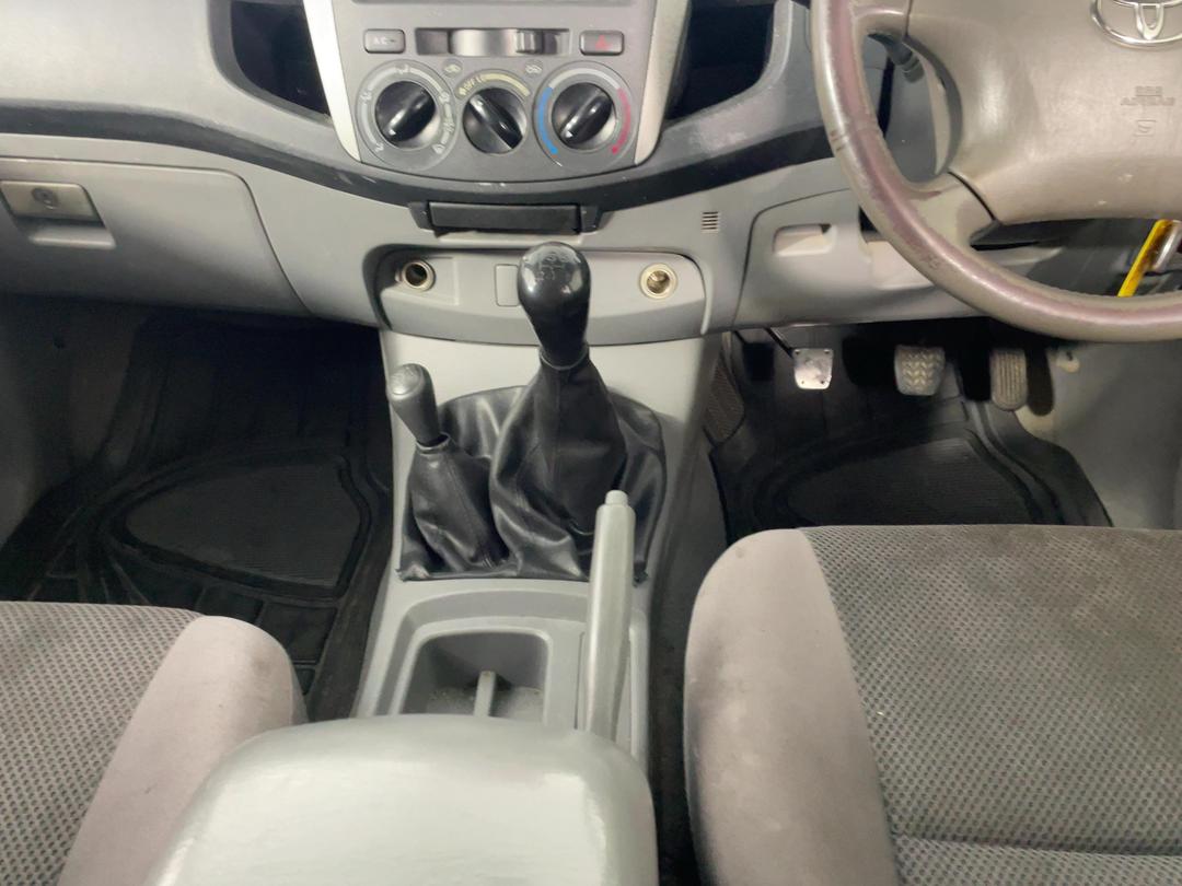 Photo '16' of Toyota Hilux TD SR5 DCU