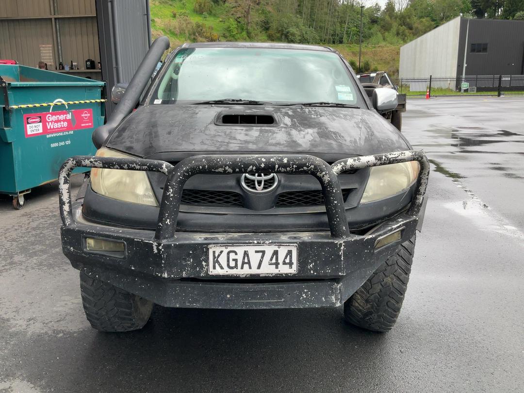 Photo '2' of Toyota Hilux TD SR5 DCU