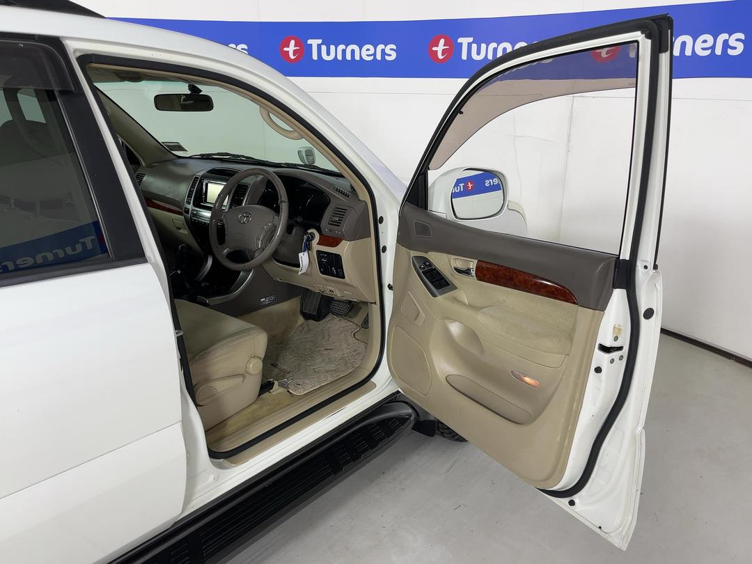 Photo '15' of Toyota Landcruiser Prado