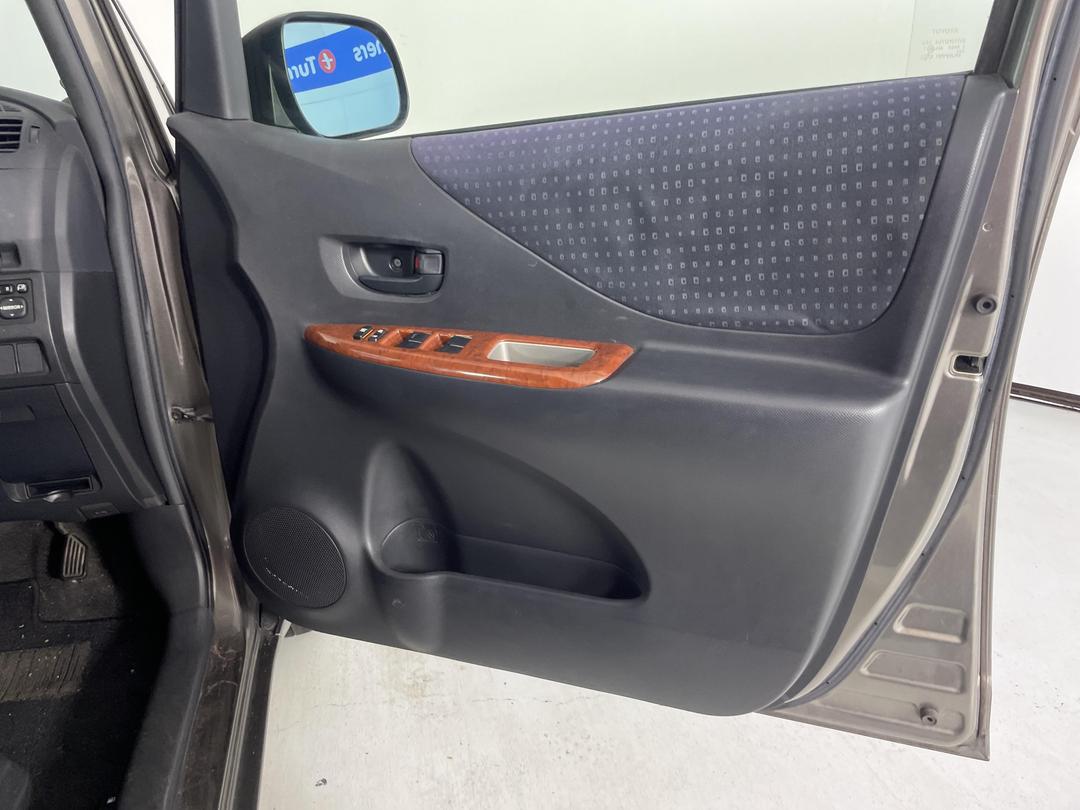 Photo '15' of Toyota Ractis