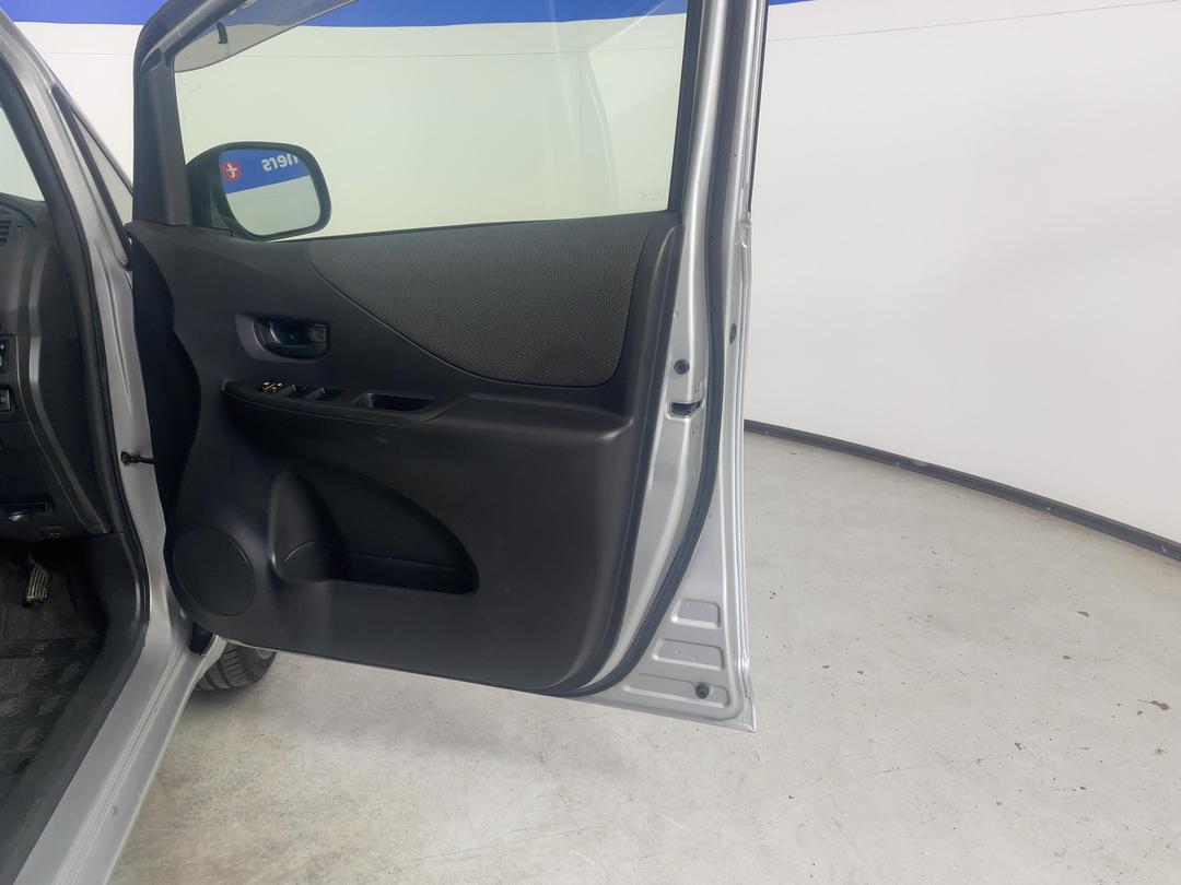 Photo '15' of Toyota Ractis