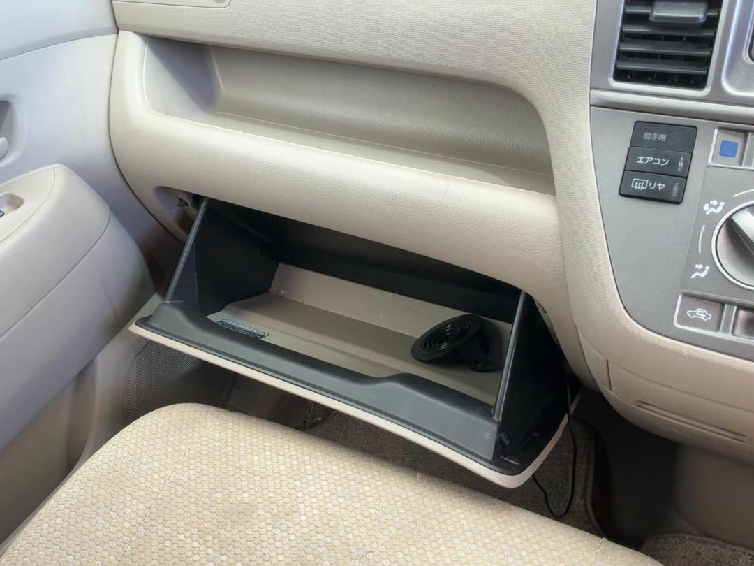Photo '28' of Toyota Raum