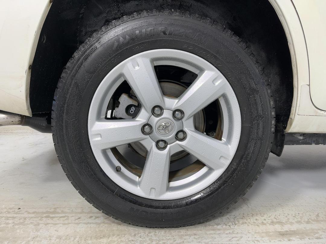 Photo '12' of Toyota Rav4